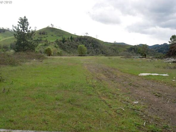 4094 NE Diamond Lake Blvd, Roseburg, OR 97470